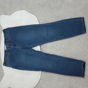 FREE PEOPLE 4 POCKET DESIGN CROPPED SUPER STRETCH SKINNY JEANS. SIZE 30